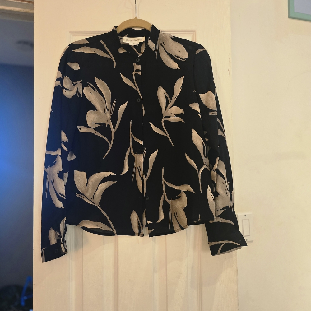 Jones Of New York Black and Cream Floral Blousr